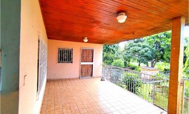 Se Vende Terreno de 1000m2 Con dos Casas en San Antonio