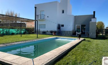 Casa 3 dorm. Con piscina, barrio Bodega Sol del Valle, General Roca