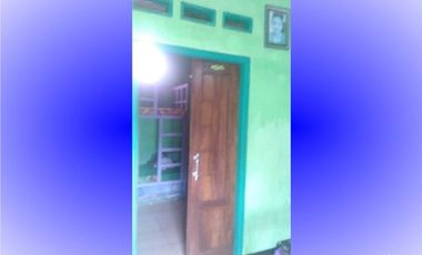 Rumah di Gaprang Kanigoro utara MAN