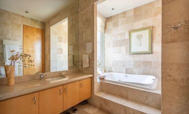 Excelente PH en venta en la Loma Santa Fe