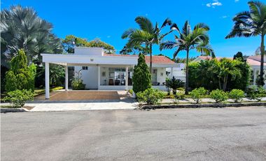 HERMOSA CASA CAMPESTRE EN CONJUNTO