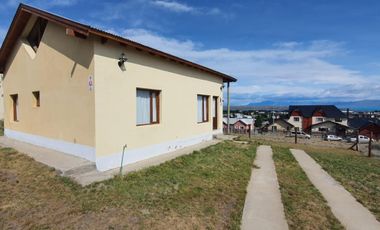 Excelente Casa en B° Villa Parque los Glaciares, visuales paisajisticas únicas.