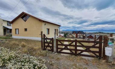 Excelente Casa en B° Villa Parque los Glaciares, visuales paisajisticas únicas.
