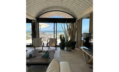 Espectacular casa frente al mar. 6 dormitorios. MF