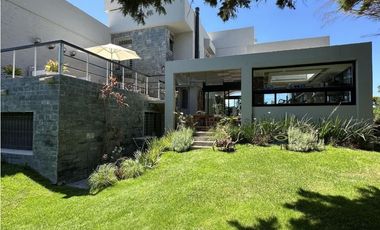 Espectacular casa frente al mar. 6 dormitorios. MF