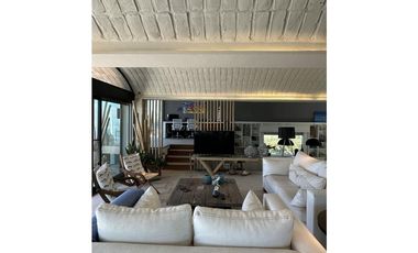 Espectacular casa frente al mar. 6 dormitorios. MF