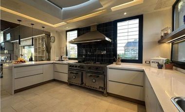 Espectacular casa frente al mar. 6 dormitorios. MF