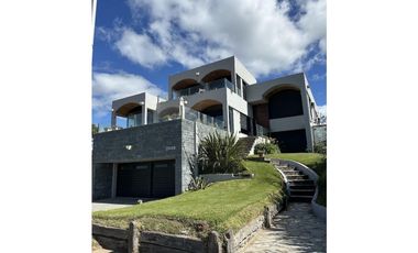 Espectacular casa frente al mar. 6 dormitorios. MF