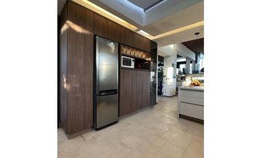 Espectacular casa frente al mar. 6 dormitorios. MF