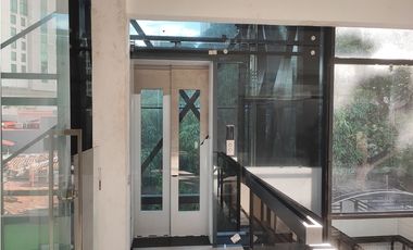 VENTA EDIFICIO COMERCIAL PARA RESTAURANTE-BANCO 25 ESTACIOMIENTOS