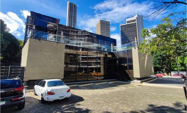 VENTA EDIFICIO COMERCIAL PARA RESTAURANTE-BANCO 25 ESTACIOMIENTOS