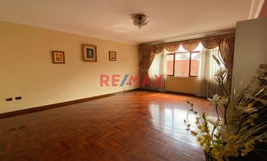 Venta De Departamento Duplex Cerca A La Av. España Y Al Centro De Trujillo