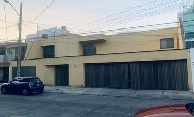 CASA EN VENTA EN LOMAS DE GUEVARA GUADALAJARA