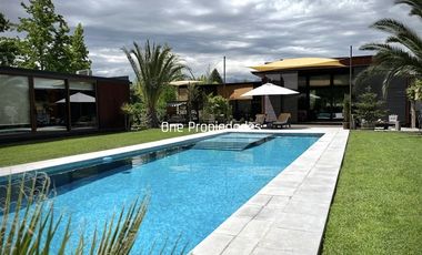 Ideal Familia e Inversión: 2 casas 2 Deptos Galpon 400m2