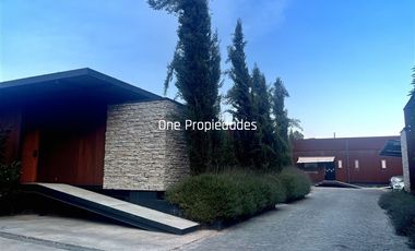 Ideal Familia e Inversión: 2 casas 2 Deptos Galpon 400m2