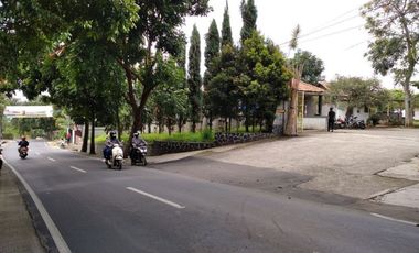 Rumah cantik semi villa sejuk asri di pinggir jalan raya Cipageran Cimahi