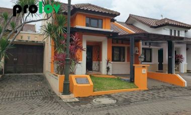 Rumah cantik halaman luas siap huni di Kotabaru Parahyangan Padalarang Bandung barat