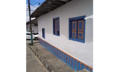 Se vende casa con locales en Salento, Quindio