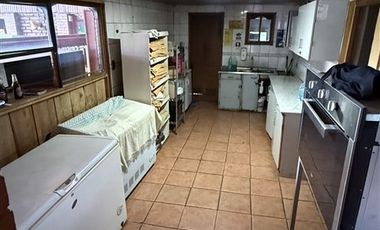 Restaurante, supermercado y Casa en venta en Pencahue