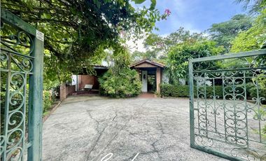 VENDO CASA EN ALTOS DEL GOLF (4)