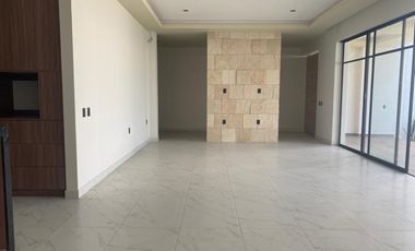 Estrene residencia moderna, en privada de 5 casas