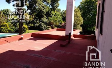 Casa  en venta en Ranelagh de 4 ambientes c/pileta.  Casco de Ranelagh.