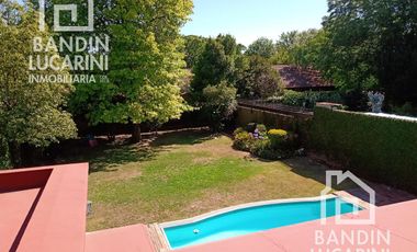 Casa  en venta en Ranelagh de 4 ambientes c/pileta.  Casco de Ranelagh.