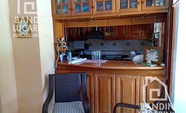 Casa  en venta en Ranelagh de 4 ambientes c/pileta.  Casco de Ranelagh.