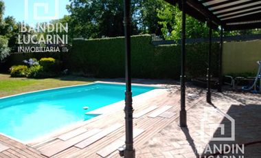 Casa  en venta en Ranelagh de 4 ambientes c/pileta.  Casco de Ranelagh.