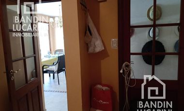 Casa  en venta en Ranelagh de 4 ambientes c/pileta.  Casco de Ranelagh.