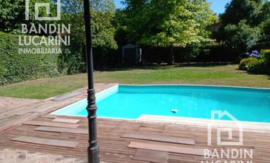 Casa  en venta en Ranelagh de 4 ambientes c/pileta.  Casco de Ranelagh.