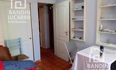 Casa  en venta en Ranelagh de 4 ambientes c/pileta.  Casco de Ranelagh.