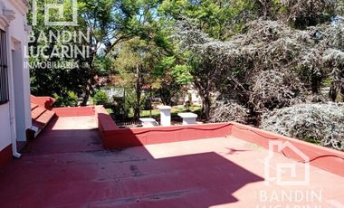 Casa  en venta en Ranelagh de 4 ambientes c/pileta.  Casco de Ranelagh.