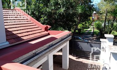 Casa  en venta en Ranelagh de 4 ambientes c/pileta.  Casco de Ranelagh.