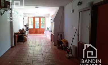 Casa  en venta en Ranelagh de 4 ambientes c/pileta.  Casco de Ranelagh.