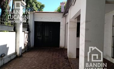 Casa  en venta en Ranelagh de 4 ambientes c/pileta.  Casco de Ranelagh.