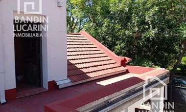 Casa  en venta en Ranelagh de 4 ambientes c/pileta.  Casco de Ranelagh.