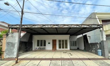 Rumah+Kantor Simpang Darmo Permai Selatan Selangkah ke Raya
