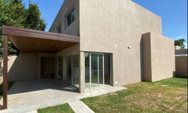 HOUSING DÚPLEX  3 DOR DE CATEGORÍA COCHERA EN CORAZON DE ARGÜELLO