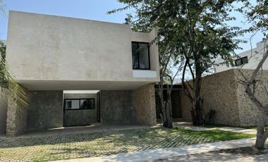 Casa de lujo en  venta en privada residencial en el norte de la ciudad ENTREGA INMEDIATA