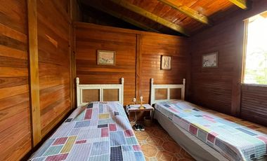 2 casas de madera de 1 nivel