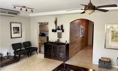 SE VENDE CASA EN VERSALLES 1 $340,000 NEG