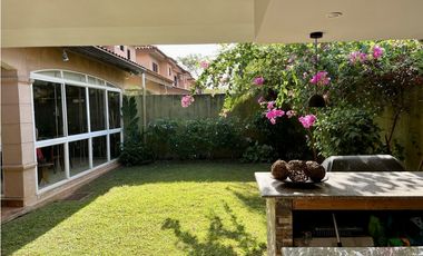 SE VENDE CASA EN VERSALLES 1 $340,000 NEG