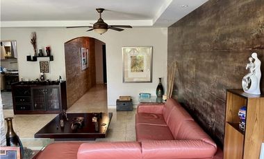 SE VENDE CASA EN VERSALLES 1 $340,000 NEG