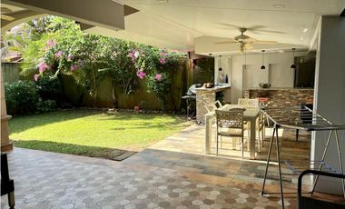 SE VENDE CASA EN VERSALLES 1 $340,000 NEG