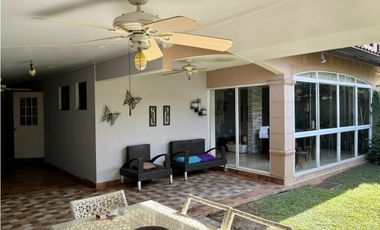 SE VENDE CASA EN VERSALLES 1 $340,000 NEG