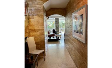 SE VENDE CASA EN VERSALLES 1 $340,000 NEG