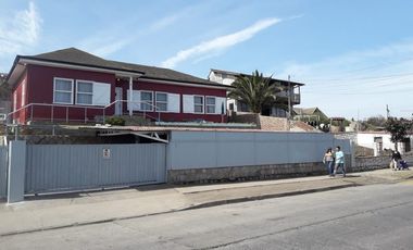 Casa San Antonio con panorámica vista al puerto.