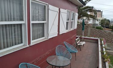 Casa San Antonio con panorámica vista al puerto.