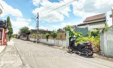 Tanah dijual di Jawa Tengah, Surakarta - Berperabot lengkap